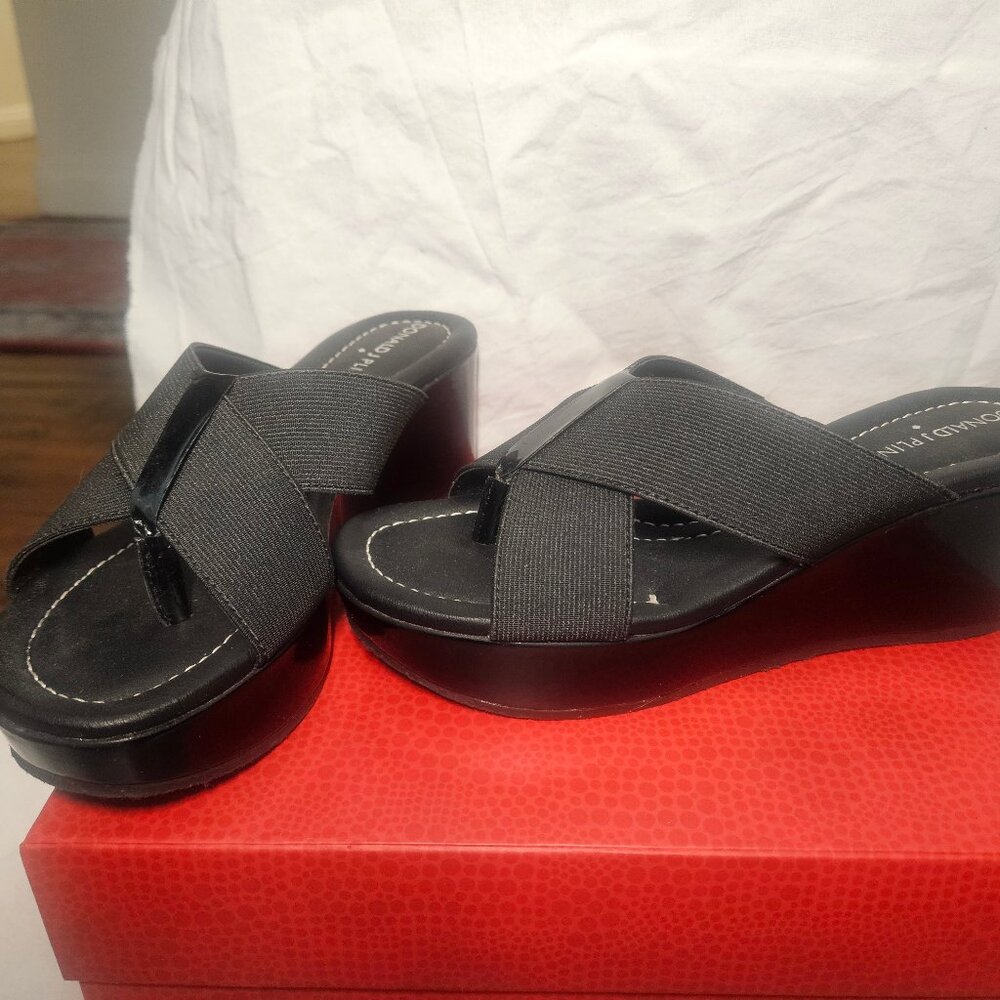 Donald J Pliner Black Elastic Wedges